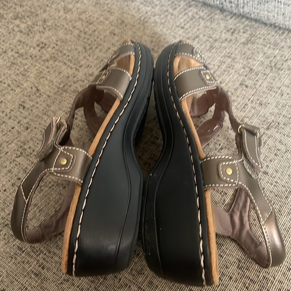 Clarks Collection Hayla Flute Gold Leather Sandal Wedge Size US 11 - Picture 12 of 13